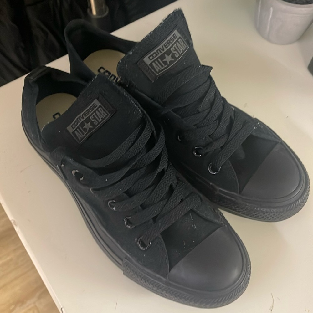 Black converse sneakers